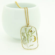 Load image into Gallery viewer, Naturale Elegance Leaf Necklace
