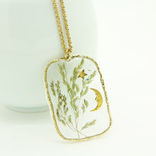 Load image into Gallery viewer, Naturale Elegance Leaf Necklace
