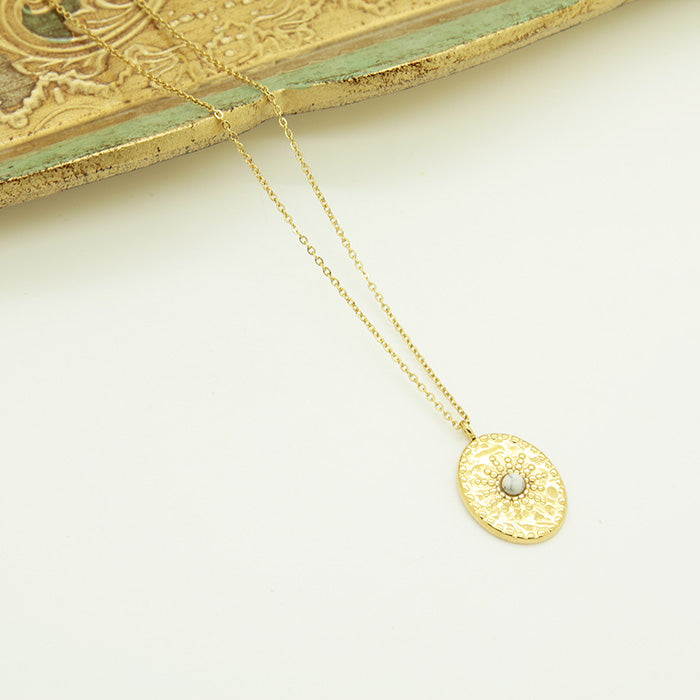 Stylish oval necklace