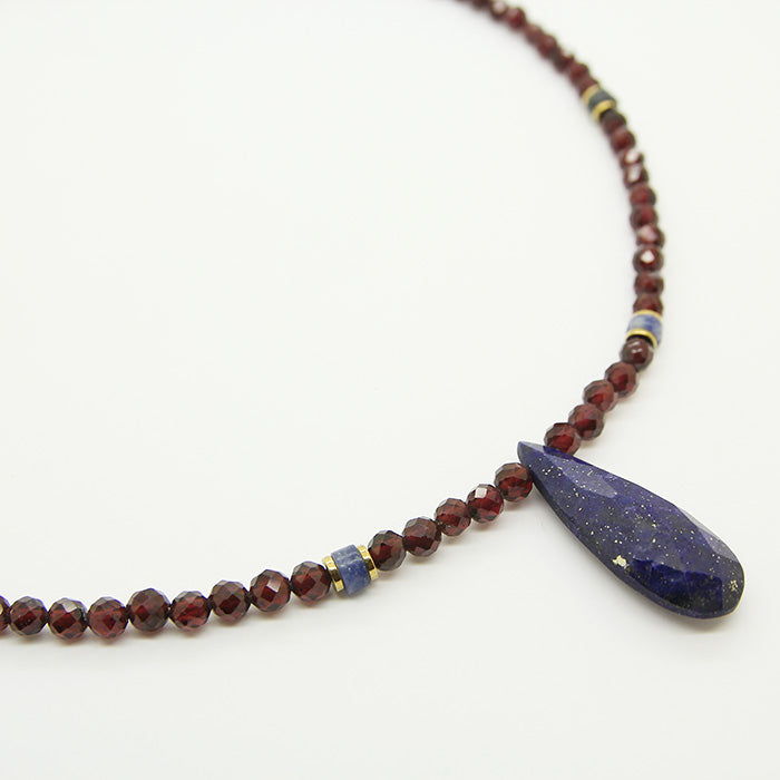 Grenat, Lapis Lazuli Stones Necklace