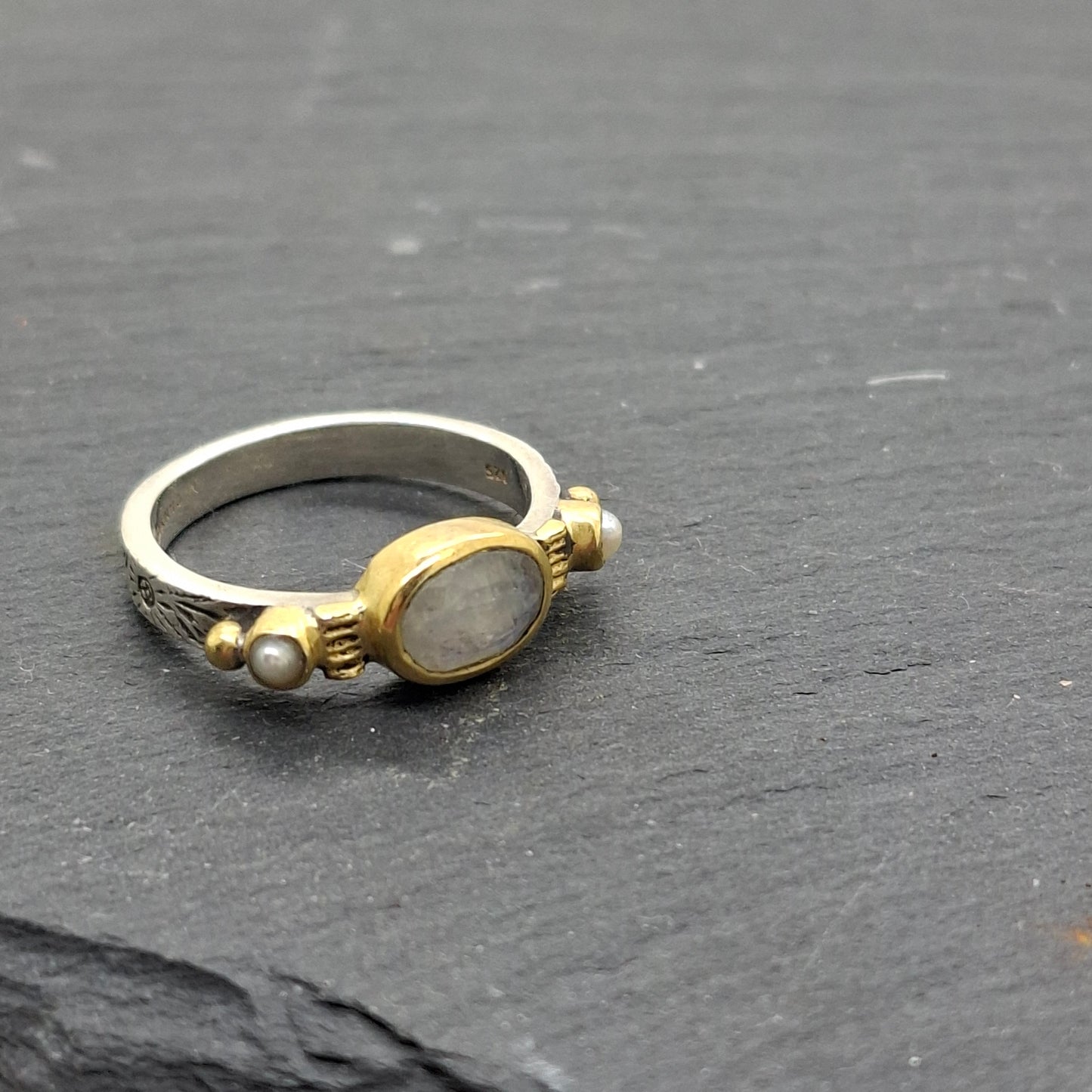 Moonstone Silver Ring - Yalda Concept Store Persan