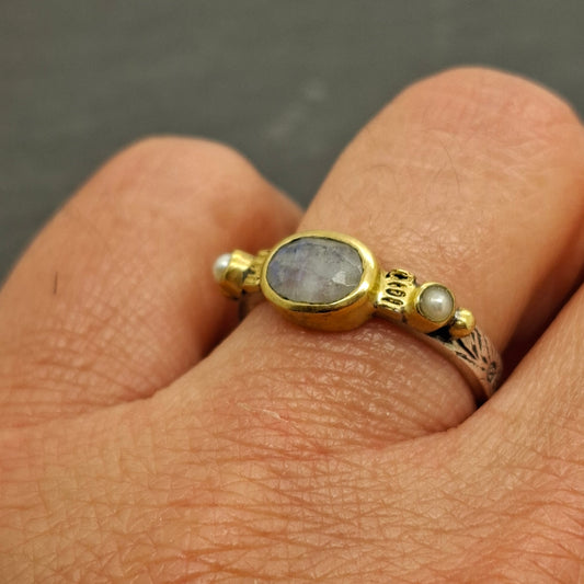 Moonstone Silver Ring - Yalda Concept Store Persan