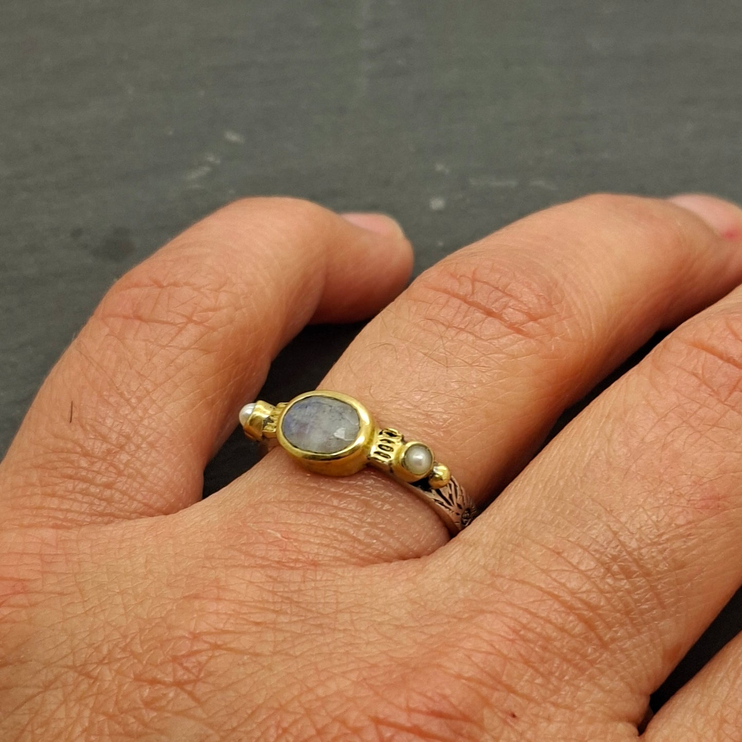 Moonstone Silver Ring - Yalda Concept Store Persan