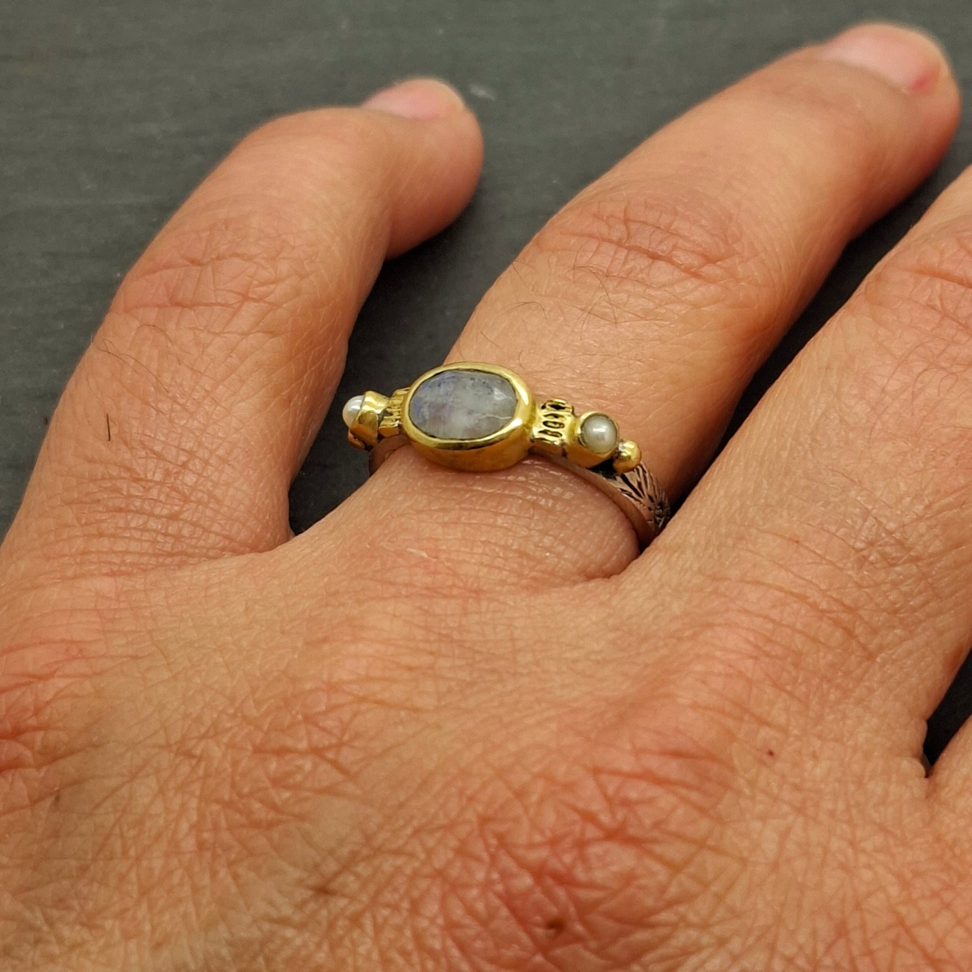 Moonstone Silver Ring - Yalda Concept Store Persan