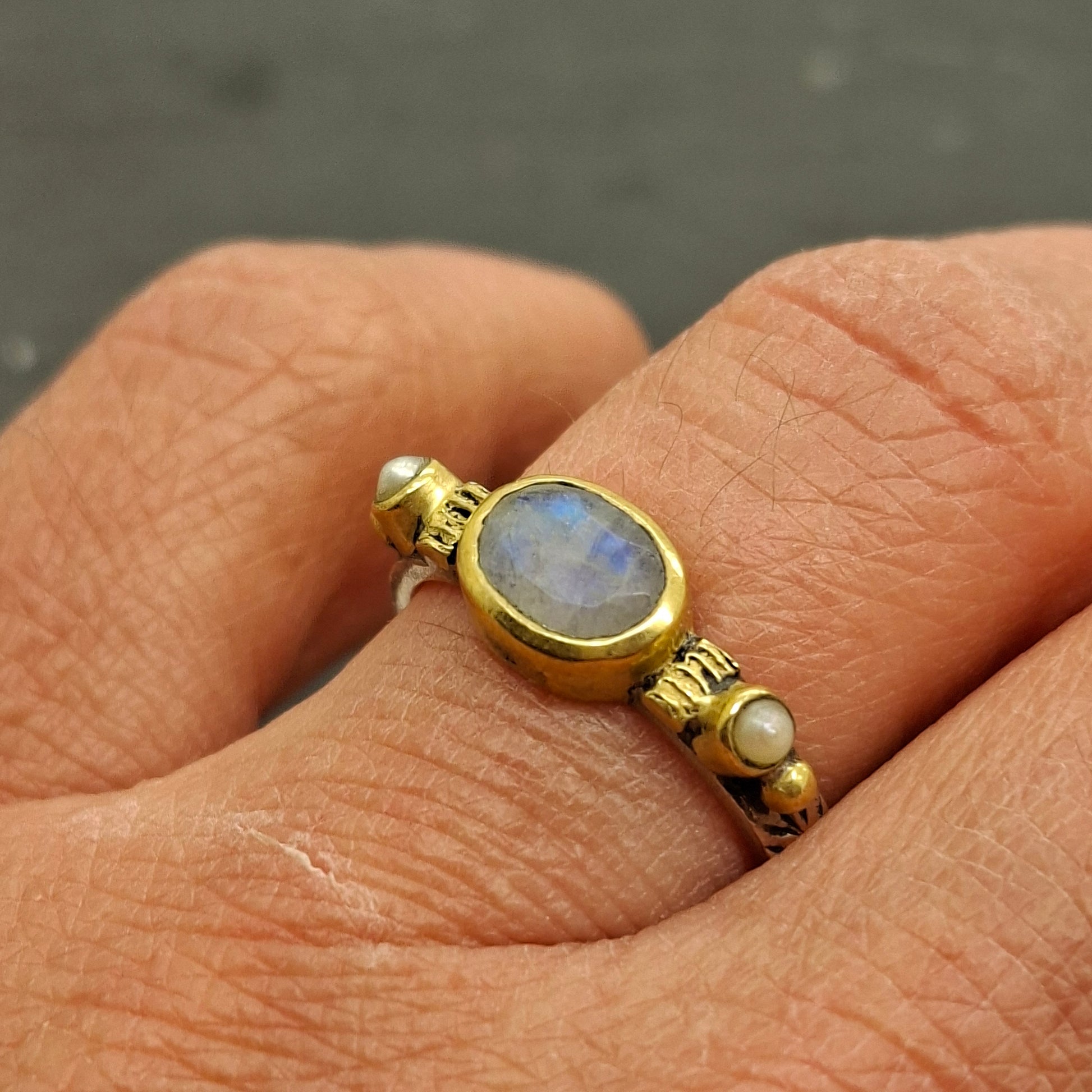 Moonstone Silver Ring - Yalda Concept Store Persan