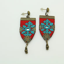 Load image into Gallery viewer, Threaded Beauty Earrings
