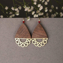 Load image into Gallery viewer, Mahoon Wood &amp; Brass Set, Earrings &amp; Necklace - Yalda Concept Store Persan
